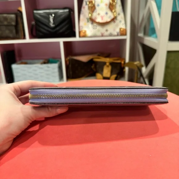 Louis Vuitton Zippy Vernis Lilac - Picture 8 of 16